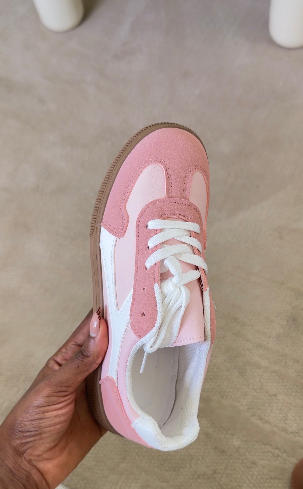 SNEAKERS 02