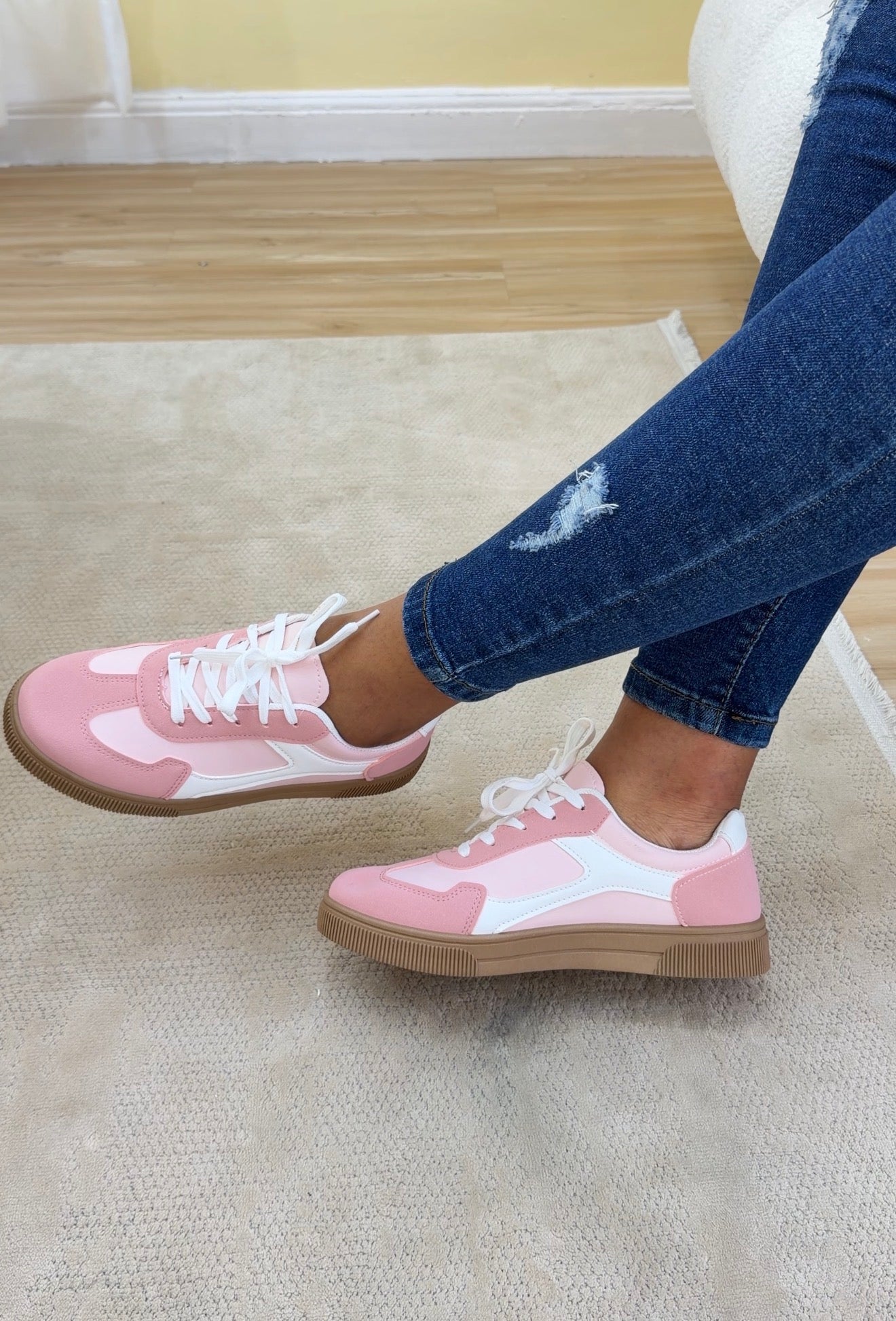 SNEAKERS 02