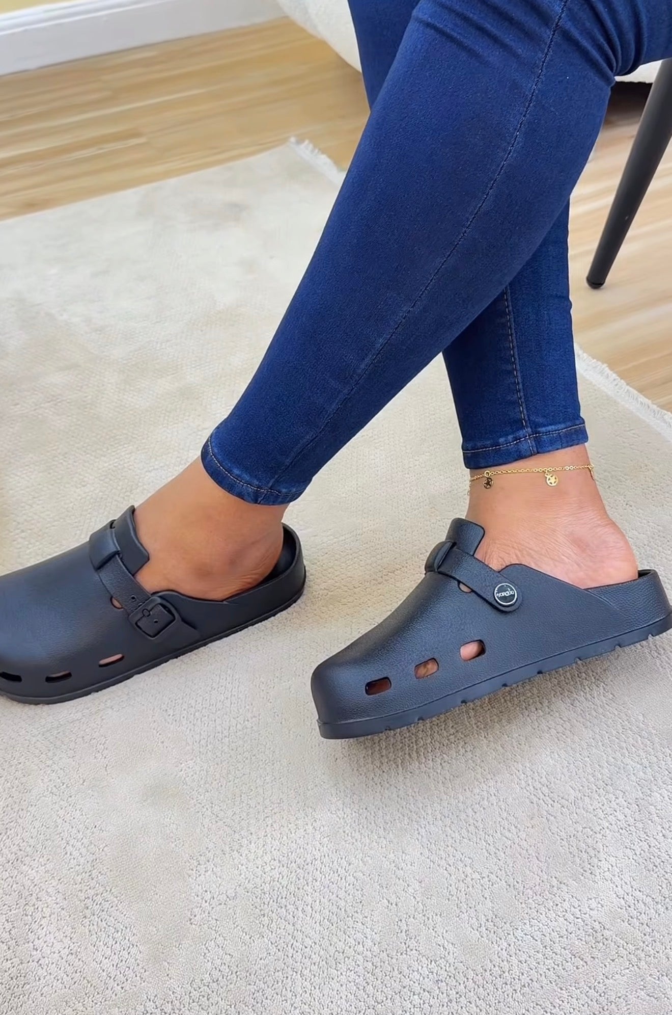 CROCS