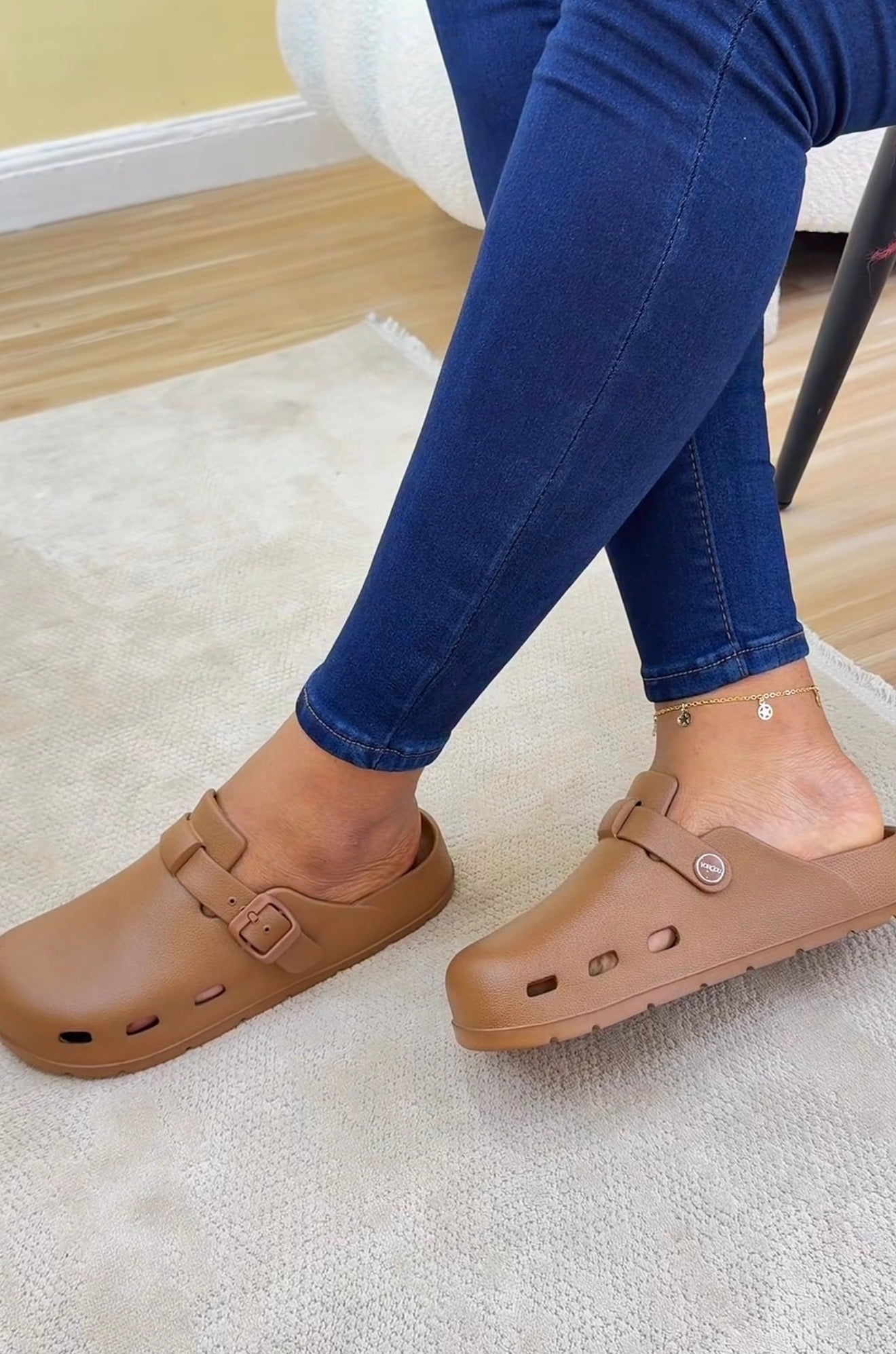 CROCS